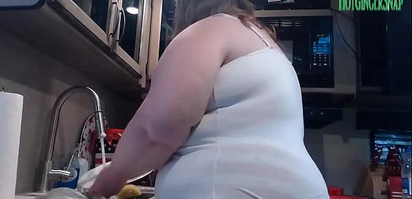  HotGingersnap washing dishes on clip4sale